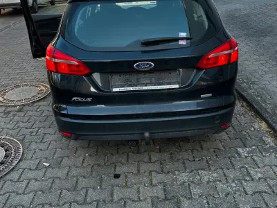 Gebraucht Ford Focus 101 PS (74 kW) 2017 Schwarz Kombi