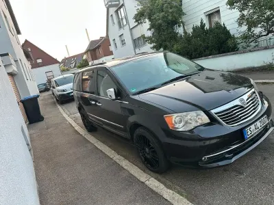 Usata Lancia Voyager Platinum 178 CV (130 kW) 2012 Nero Monovolume
