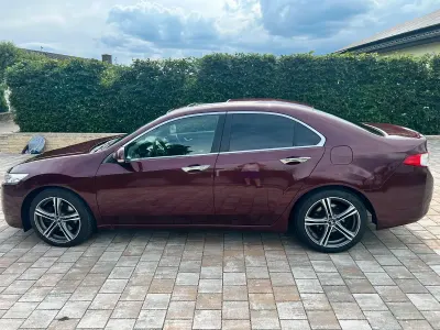 Gebraucht Honda Accord Executive 180 PS (132 kW) 2012 Rot Limousine