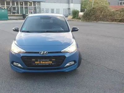 Gebraucht Hyundai i20 Passion 101 PS (74 kW) 2018 Blau Limousine