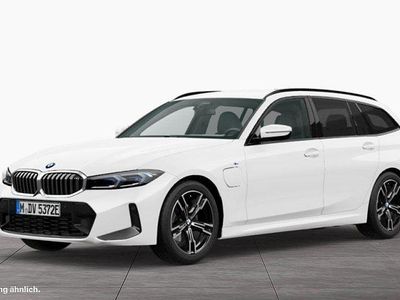 Weiß Gebraucht 2022 BMW 320e M Sport Kombi | 31.490 € (Teuer)