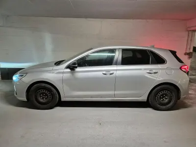 Gebraucht Hyundai i30 140 PS (102 kW) 2017 Silber Limousine