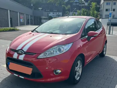 Gebraucht Ford Fiesta Trend 97 PS (71 kW) 2012 Rot Kleinwagen