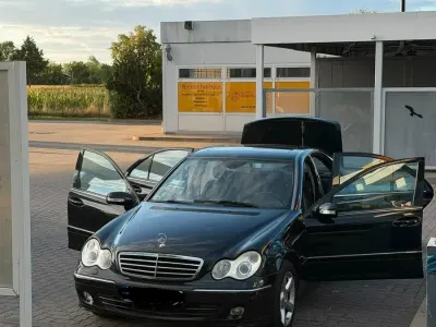 Gebraucht Mercedes C230 Avantgarde 204 PS (150 kW) 2005 Schwarz Limousine
