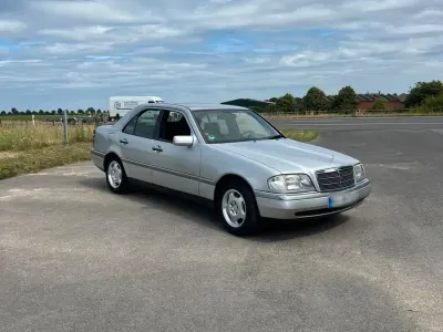 Gebraucht Mercedes C180 125 PS (91 kW) 1993 Silber Limousine