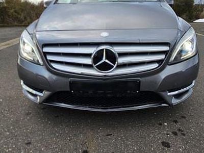 Usata Mercedes B200 156 CV (114 kW) 2012 Grigio Monovolume