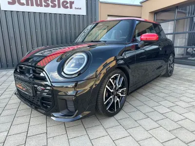 Gebraucht Mini John Cooper Works 204 PS (150 kW) 2024 Midnight schwarz metallic Kleinwagen