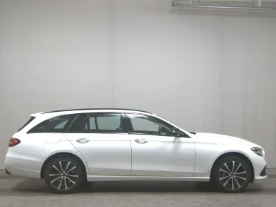 Gebraucht Mercedes E300 Avantgarde 306 PS (225 kW) 2022 Polarweiss unilack Kombi