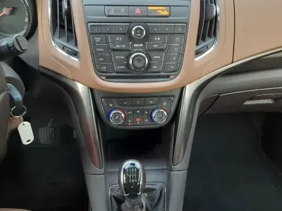 Gebraucht Opel Zafira Tourer Active 140 PS (102 kW) 2012 Braun Van / Kleinbus