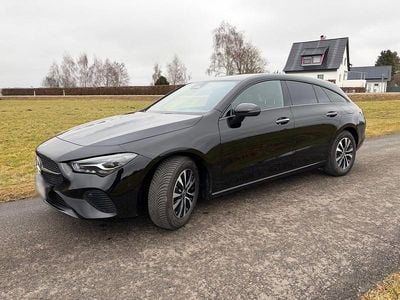Gebraucht Mercedes CLA180 Shooting Brake 136 PS (100 kW) 2023 Schwarz Kombi