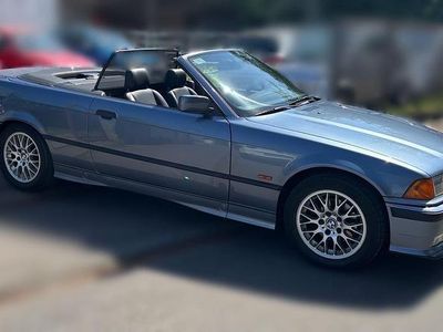 Blau Gebraucht 1999 BMW 318 Cabriolet Cabrio | 6.500 € (Fairer Preis)