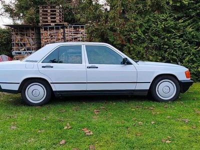 Usata Mercedes 190 102 CV (75 kW) 1988 Berlina