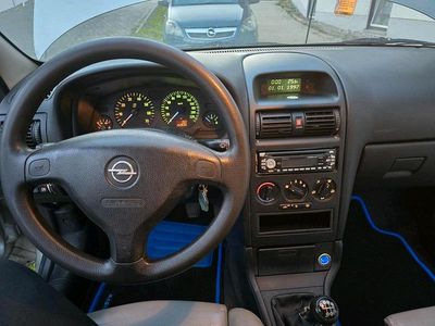 Używany Opel Astra 90 KM (66 kW) 2007 Srebrny Sedan/Limuzyna