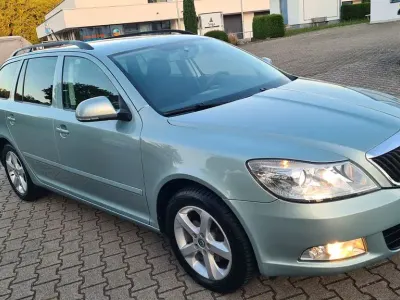 Gebraucht Skoda Octavia Family 140 PS (102 kW) 2012 Grün Kombi