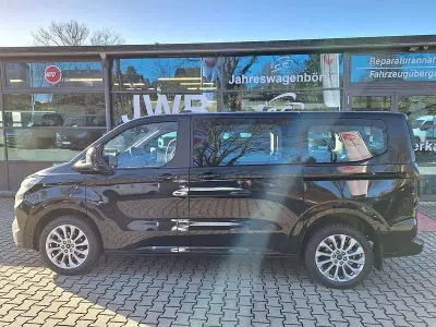 Gebraucht Ford Tourneo Custom Titanium 150 PS (110 kW) 2024 Schwarz Van