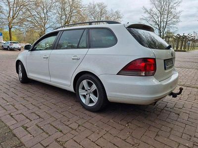Weiß Gebraucht 2011 VW Golf VI Comfortline Kleinwagen | 5.500 € (Fairer Preis)