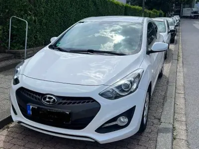 Gebraucht Hyundai i30 Classic 99 PS (72 kW) 2012 Weiß Limousine