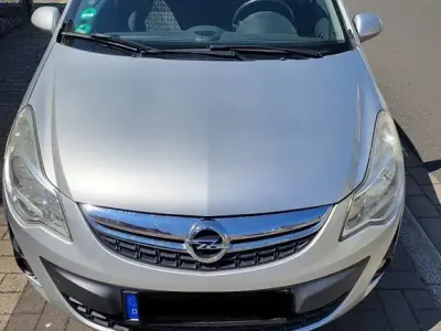 Gebraucht Opel Corsa Color Edition 86 PS (63 kW) 2012 Silber Kleinwagen