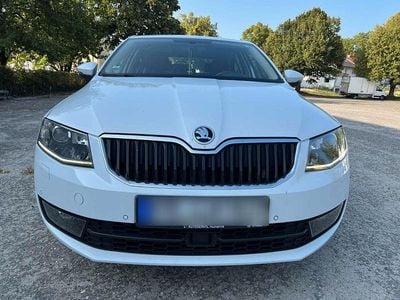 Gebraucht Skoda Octavia LAURIN & KLEMENT 179 PS (131 kW) 2016 Weiß Kleinwagen