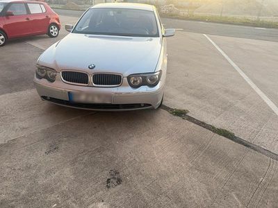 BMW 745