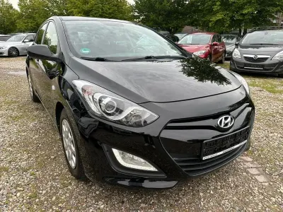 Gebraucht Hyundai i30 Classic 99 PS (72 kW) 2013 Schwarz Limousine