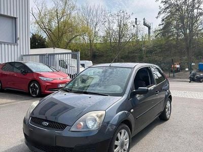 Second-hand Ford Fiesta 80 CP (58 kW) 2005 Gri Hatchback