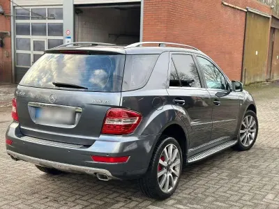 Gebraucht Mercedes ML350 Edition 211 PS (155 kW) 2012 Silber SUV