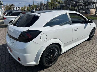 Usata Opel Astra GTC Edition 116 CV (85 kW) 2010 Bianco Coupé
