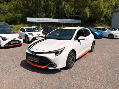 Gebraucht Toyota Corolla Hybrid Team 196 PS (144 kW) 2023 Weiß Limousine