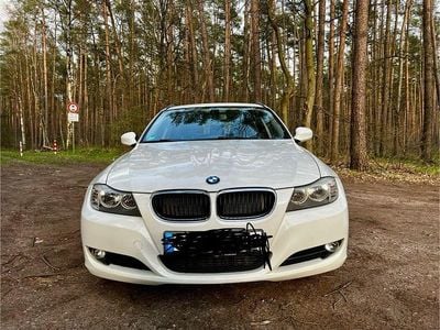 Weiß Gebraucht 2012 BMW 320 Sport Line Kombi | 8.800 € (Guter Preis)