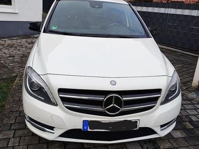 Gebraucht Mercedes B180 109 PS (80 kW) 2013 Weiß Van / Kleinbus