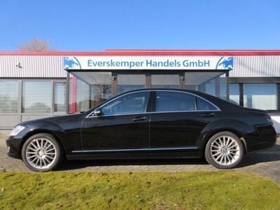 Schwarz metallic Gebraucht 2008 Mercedes S500 AMG Limousine | 26.500 €