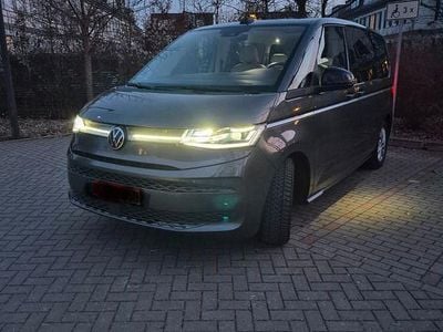 Gebraucht VW Multivan Style 204 PS (150 kW) 2022 Grau Van