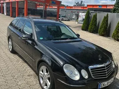 Gebraucht Mercedes E220 Avantgarde 170 PS (125 kW) 2008 Schwarz Limousine