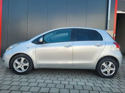 Gebraucht Toyota Yaris Edition 99 PS (72 kW) 2011 Silber Kleinwagen