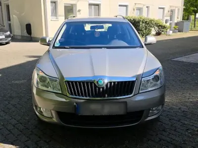 Gebraucht Skoda Octavia 102 PS (75 kW) 2012 Silber Kombi