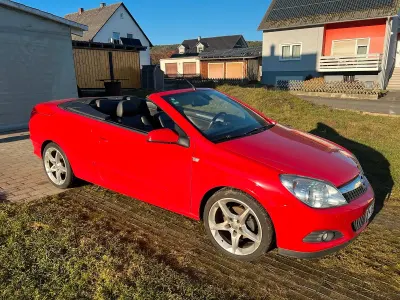 Używany Opel Astra Cabriolet 140 KM (102 kW) 2008 Czerwony Kabriolet