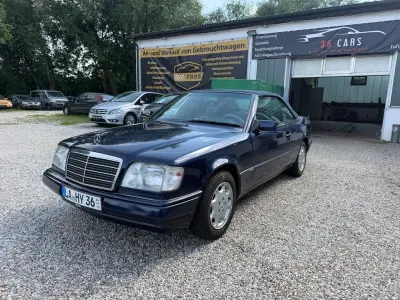 Gebraucht Mercedes E220 Edition 150 PS (110 kW) 1996 Blau Cabrio