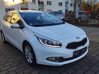 Gebraucht Kia Ceed Sportswagon DREAM-TEAM Edition 128 PS (94 kW) 2013 Weiß Kombi