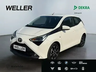 Gebraucht Toyota Aygo X-play 72 PS (52 kW) 2020 Weiss Kleinwagen