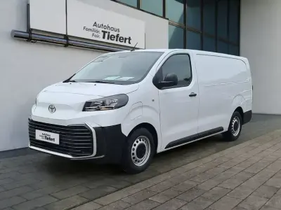 Begagnad Toyota Proace Comfort 100 kW (136 HK) 2025 Vit Minibuss