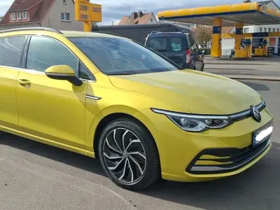 Używany VW Golf VIII Style 150 KM (110 kW) 2022 Żółty Kombi