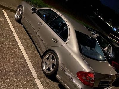 Mercedes E200