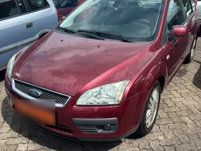 Gebraucht Ford Focus 100 PS (73 kW) 2005 Rot Limousine