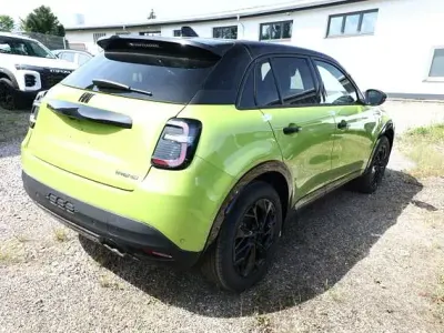 Neu Fiat 600 Sport 136 PS (100 kW) 2026 Acid grün metallic / dach schwar acid grün metallic / dach schwar SUV