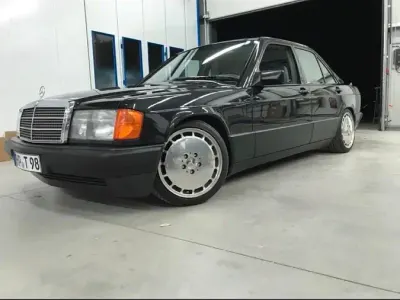 Używany Mercedes 190 122 KM (89 kW) 1989 Czarny Sedan/Limuzyna