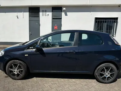 Gebraucht Fiat Punto 77 PS (56 kW) 2011 Blau Kleinwagen