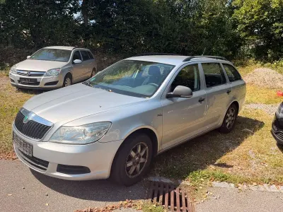 Gebraucht Skoda Octavia Active 80 PS (58 kW) 2013 Silber Kombi