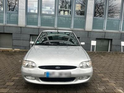 Silber Gebraucht 1998 Ford Escort Limousine | 2.350 €