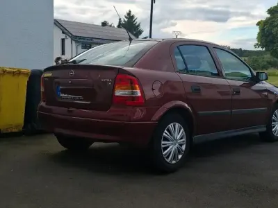 Gebraucht Opel Astra 75 PS (55 kW) 1999 Rot Limousine